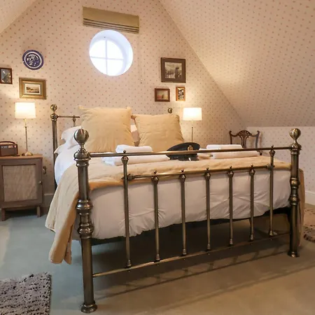 The Old Guard House וויטבי