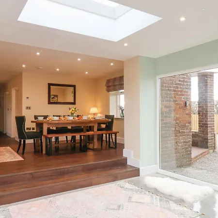 The Old Guard House * וויטבי