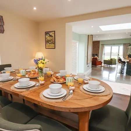 The Old Guard House וויטבי