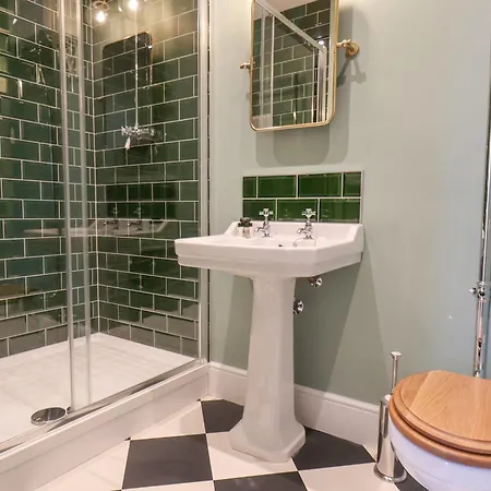 The Old Guard House * וויטבי