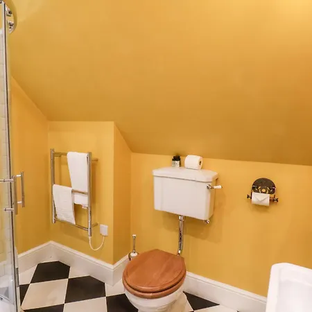 בית נופש The Old Guard House וויטבי